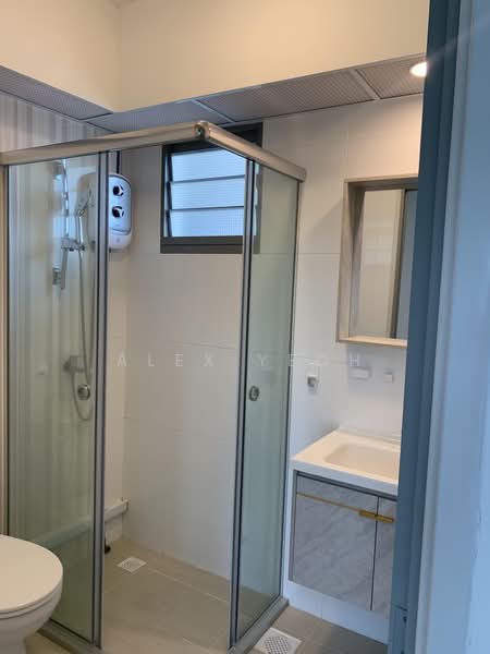 37 Margaret Drive, 37 Margaret Drive, Room Rental, 180 sqft, HDB Flat For Rent, by Alex Yeoh, 500225975 - Bathroom - PropertyGuru.com.sg