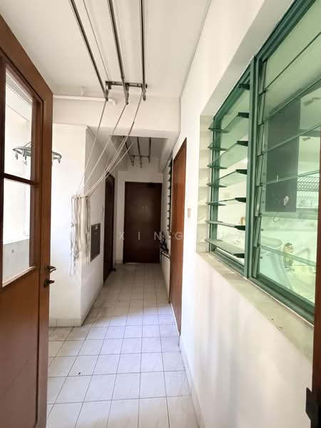 Palm Gardens, 2C Hong San Walk, 3 Bedrooms, 1,206 sqft, Condominium For Sale, by Li Xinghua, 500225984 - Corridor - PropertyGuru.com.sg