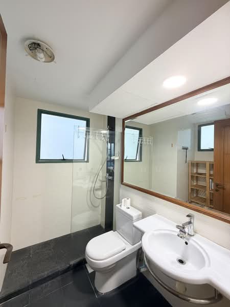 Palm Gardens, 2C Hong San Walk, 3 Bedrooms, 1,206 sqft, Condominium For Sale, by Li Xinghua, 500225984 - Bathroom - PropertyGuru.com.sg