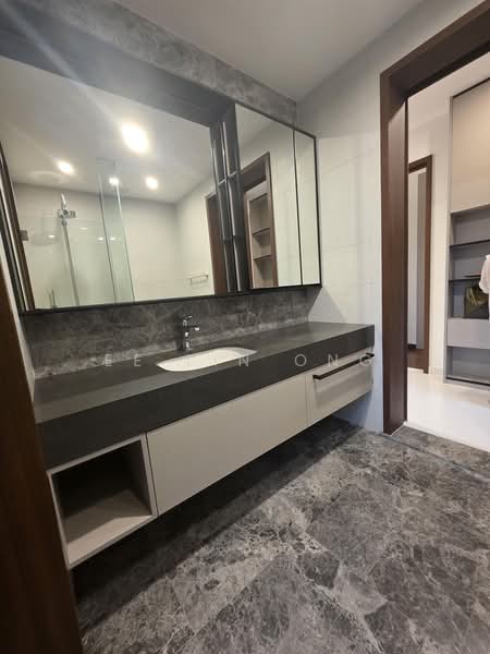 Parksuites, 20 Holland Grove Road, 2 Bedrooms, 786 sqft, Condominium For Rent, by Ee Lin Ong, 500225986 - Bathroom - PropertyGuru.com.sg
