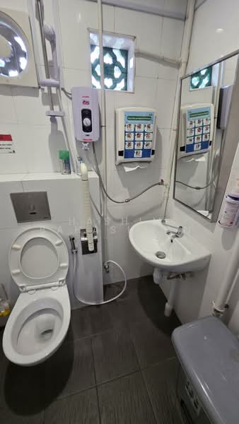 Litt India Norris Road, Norris Road, 2,195 sqft, Shop / Shophouse For Sale, by Hashim Bahashwan, 500225988 - Bathroom - CommercialGuru.com.sg
