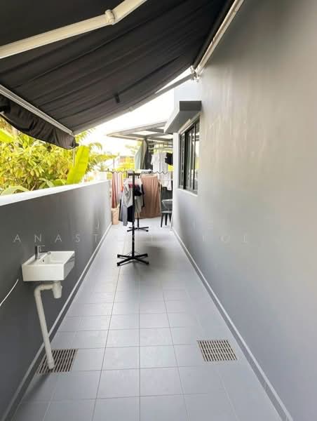 Reno 3.5 Storey Corner-T @ Jalan Anggerek, Macpherson, Braddell, Potong Pasir, Potong Pasir, Jalan Anggerek, 10+ Bedrooms, 5,335 sqft, Corner Terrace For Sale, by Jeannie Anastasia Koe 高晶晶, 500225989 - Balcony - PropertyGuru.com.sg