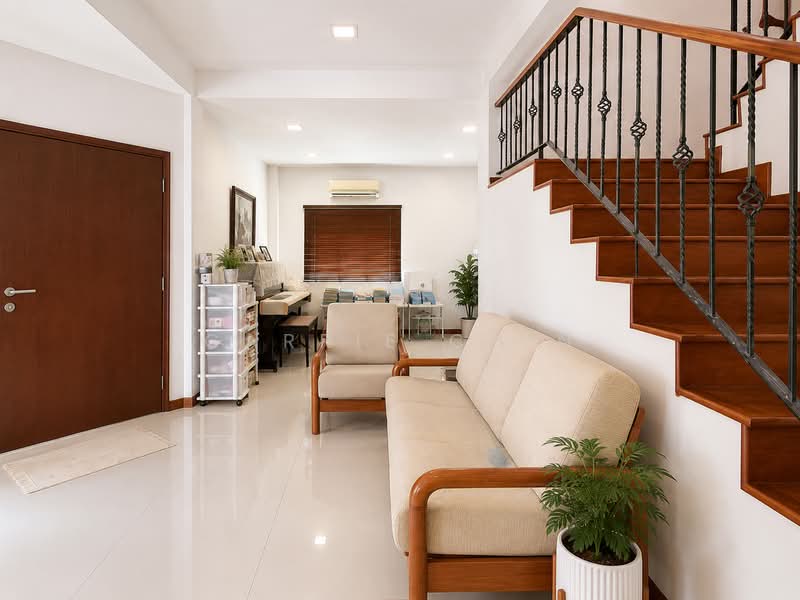 Corner Terrace with Regular Land @ Sunset | 13m Wide Frontage | Within 1KM to Nan Hua, Pei Tong, , 5 Bedrooms, 3,500 sqft, Terraced House For Sale, by Carrie Chin, 500225993 - Study Room & Hallway - PropertyGuru.com.sg