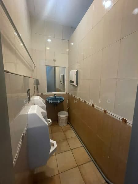 Ubi Techpark, 10 Ubi Crescent, Eunos / Geylang / Paya Lebar, 7,858 sqft, Light Industrial (B1) For Rent, by Kenneth Neo, 500225999 - Bathroom - CommercialGuru.com.sg