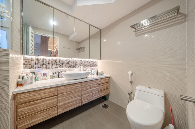 The Floravale, 222 Westwood Avenue, 3 Bedrooms, 1,389 sqft, Executive Condominium For Sale, by Christopher Lee BH, 500226000 - Bathroom - PropertyGuru.com.sg