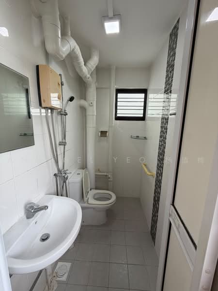 263 Yishun Street 22, 263 Yishun Street 22, 2 Bedrooms, 689 sqft, HDB Flat For Sale, by Annabel Yeo 杨洁桦, 500226015 - Bathroom - PropertyGuru.com.sg
