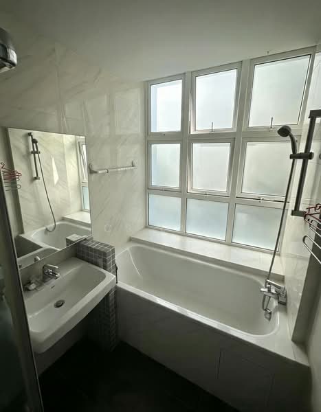 East Shine, 57 Lorong Melayu, 3 Bedrooms, 980 sqft, Apartment For Sale, by CS Law, 500226016 - Master Bathroom - PropertyGuru.com.sg