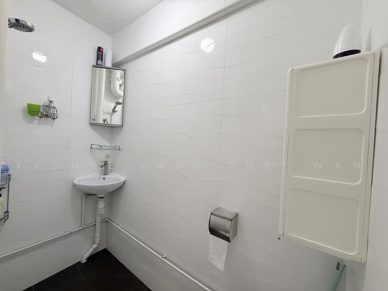 30 Jalan Klinik, 30 Jalan Klinik, 2 Bedrooms, 721 sqft, HDB Flat For Sale, by Yvonne Yang Suet Wan, 500226037 - Bathroom - PropertyGuru.com.sg