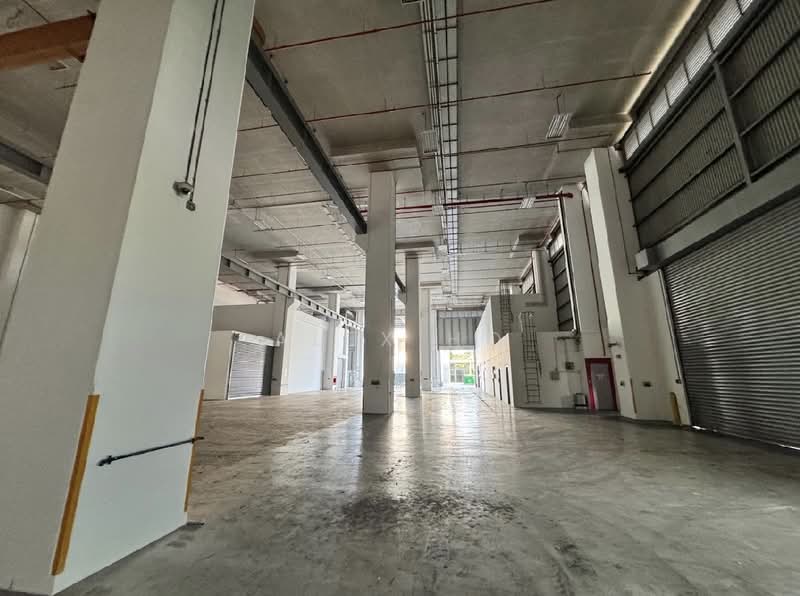 Covered warehouse in Loyang with 30 tons crane, open yard, ancillary office, Loyang, 48,050 sqft, Warehouse For Rent, by Alex Ho, 500226038 - Interior - CommercialGuru.com.sg
