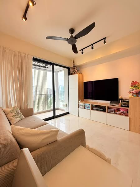 River Isles, 52 Edgedale Plains, 2 Bedrooms, 753 sqft, Condominium For Sale, by Jamie Sitoh, 500226041 - Living Room - PropertyGuru.com.sg
