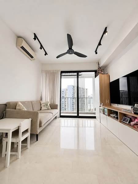 River Isles, 52 Edgedale Plains, 2 Bedrooms, 753 sqft, Condominium For Sale, by Jamie Sitoh, 500226041 - Living Room - PropertyGuru.com.sg