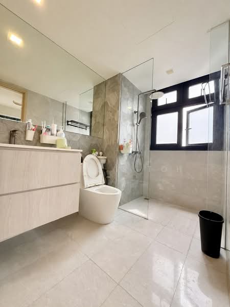River Isles, 52 Edgedale Plains, 2 Bedrooms, 753 sqft, Condominium For Sale, by Jamie Sitoh, 500226041 - Master Bathroom - PropertyGuru.com.sg