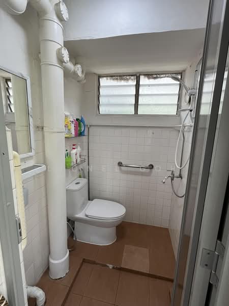 509 West Coast Drive, 509 West Coast Drive, 3 Bedrooms, 990 sqft, HDB Flat For Sale, by Lionel Goh, 500226058 - Bathroom - PropertyGuru.com.sg