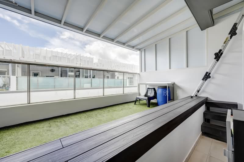 NEWest, 3 West Coast Drive, 4 Bedrooms, 2,433 sqft, Apartment For Sale, by Xinyi Ho 何欣倚, 500226064 - Balcony - PropertyGuru.com.sg
