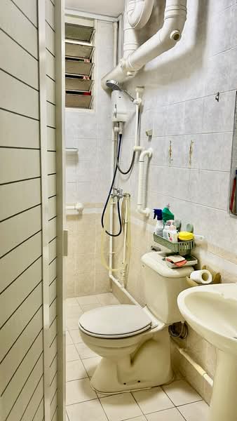 120A Rivervale Drive, 120A Rivervale Drive, Hougang / Punggol / Sengkang, Room Rental, 150 sqft, HDB Flat For Rent, by Emily Lai, 500226071 - Bathroom - PropertyGuru.com.sg