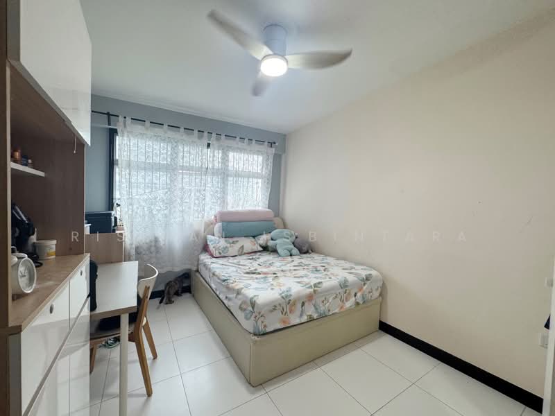 209B Punggol Place, 209B Punggol Place, 3 Bedrooms, 990 sqft, HDB Flat For Sale, by Risdian Isbintara, 500226072 - Bedroom - PropertyGuru.com.sg