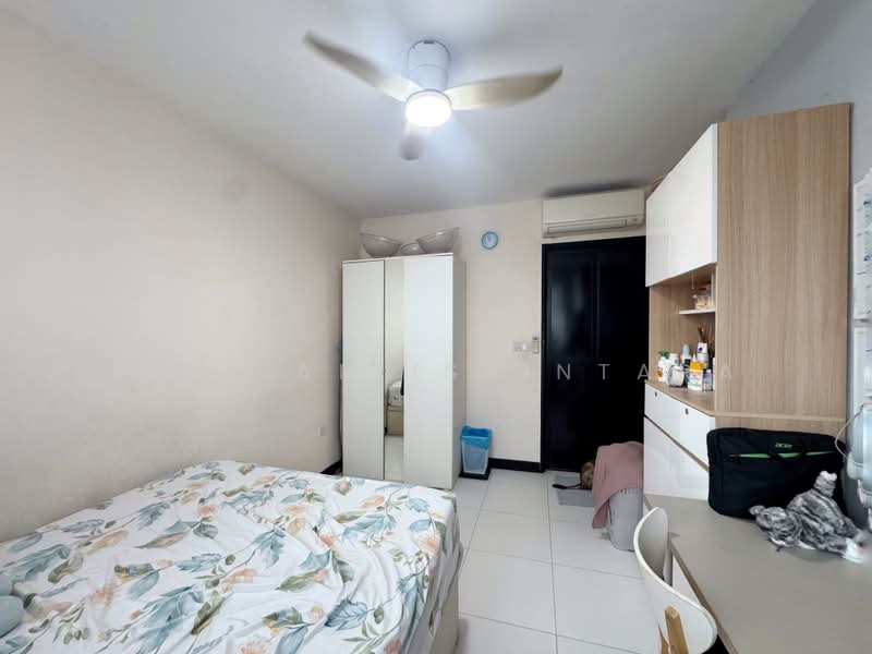 209B Punggol Place, 209B Punggol Place, 3 Bedrooms, 990 sqft, HDB Flat For Sale, by Risdian Isbintara, 500226072 - Bedroom - PropertyGuru.com.sg