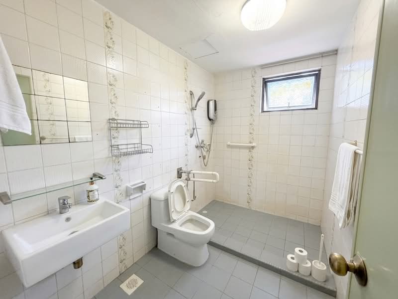 Windy Heights, 80 Jalan Daud, 4 Bedrooms, 2,476 sqft, Condominium For Sale, by Vallerie Soh, 500226082 - Bathroom - PropertyGuru.com.sg