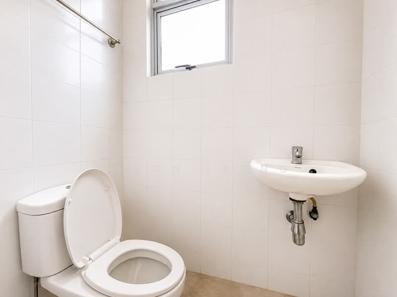 Ceylon Crest, 30 Ceylon Road, 3 Bedrooms, 1,205 sqft, Condominium For Sale, by Aaron Leong, 500226105 - Bathroom - PropertyGuru.com.sg