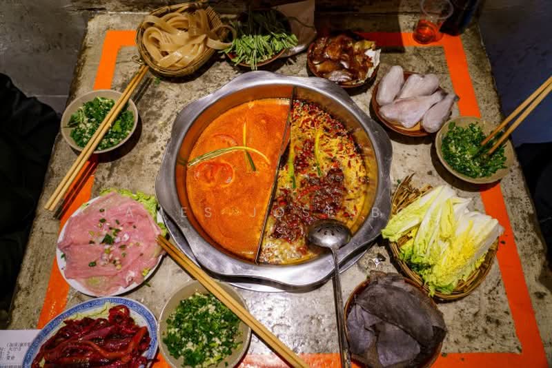 Cheap fnb restaurant near Little India mrt | Opp carpark | Fitted exhaust, , 1,120 sqft, Food & Beverage For Rent, by James Jose Boo, 500226115 - CommercialGuru.com.sg