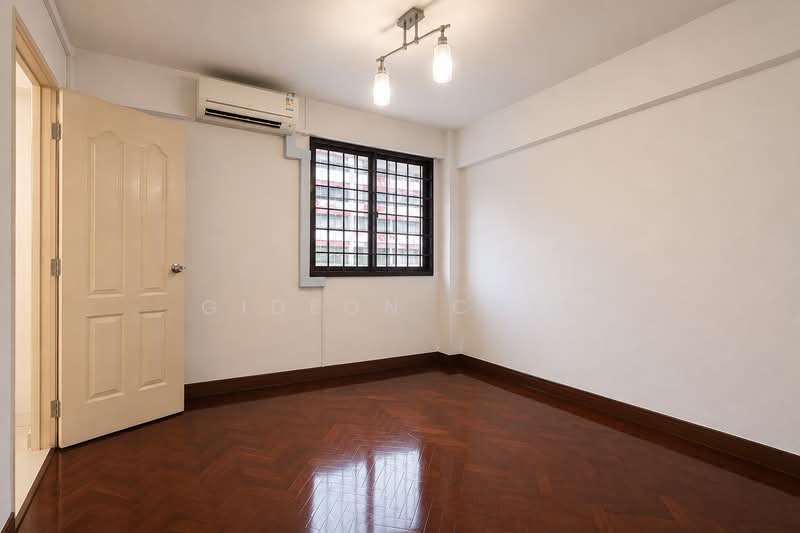 113 Lorong 1 Toa Payoh, 113 Lorong 1 Toa Payoh, 2 Bedrooms, 700 sqft, HDB Flat For Sale, by Gideon Chia, 500226138 - Bedroom 2 - PropertyGuru.com.sg