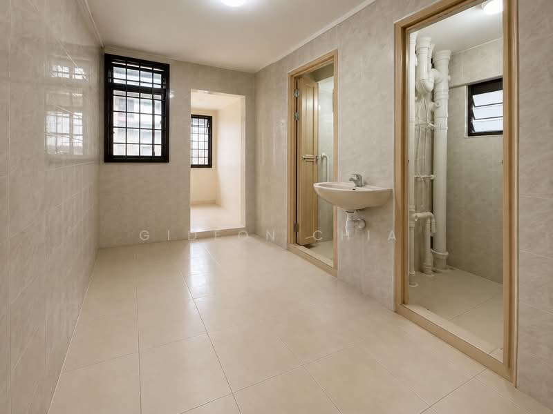 113 Lorong 1 Toa Payoh, 113 Lorong 1 Toa Payoh, 2 Bedrooms, 700 sqft, HDB Flat For Sale, by Gideon Chia, 500226138 - Spacious Yard and Bathroom - PropertyGuru.com.sg