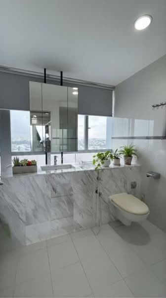 The Chuan, 31 Lorong chuan, 3 Bedrooms, 1,464 sqft, Condominium For Rent, by Megah Yang, 500226140 - Master bath - PropertyGuru.com.sg