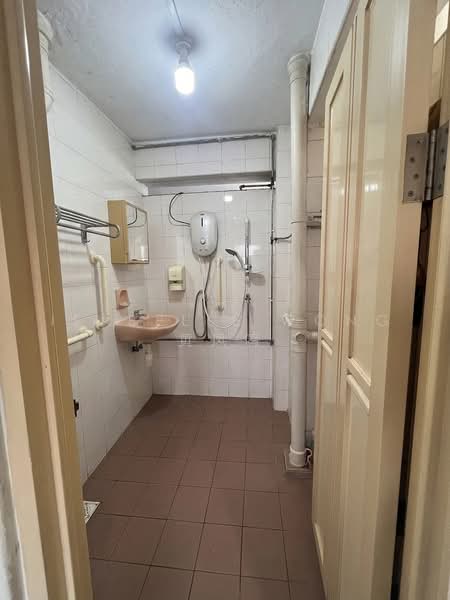 95 Whampoa Drive, 95 Whampoa Drive, 3 Bedrooms, 979 sqft, HDB Flat For Sale, by Isabelle Wong 黄凤鸣, 500226146 - Bathroom - PropertyGuru.com.sg