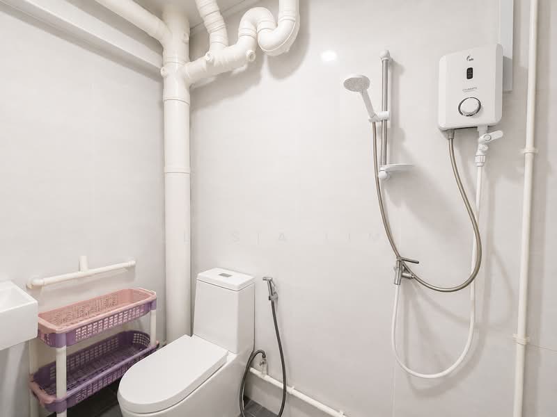 419 Hougang Avenue 8, 419 Hougang Avenue 8, 4 Bedrooms, 1,163 sqft, HDB Flat For Sale, by Elysia Lim, 500226152 - Common Bathroom - PropertyGuru.com.sg