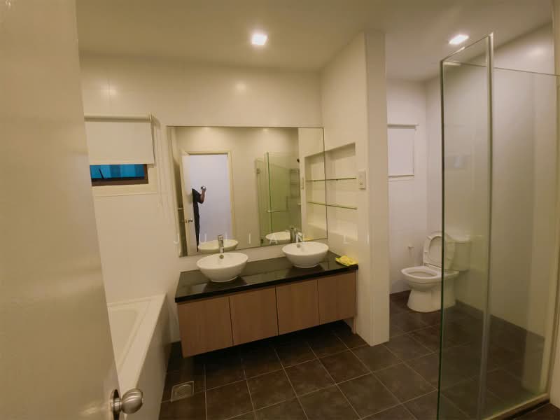 The Arcadia (Arcadia Gardens), 235 Arcadia Road, 4 Bedrooms, 3,810 sqft, Condominium For Rent, by Julian Li, 500226157 - Bathroom - PropertyGuru.com.sg