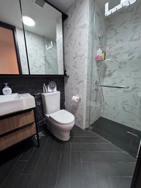Mayfair Modern, 6 Rifle Range Road, 3 Bedrooms, 1,206 sqft, Condominium For Sale, by Andrew Yek, 500226158 - Bathroom - PropertyGuru.com.sg