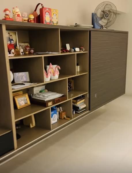 345 Bukit Batok Street 34, 345 Bukit Batok Street 34, 3 Bedrooms, 1,119 sqft, HDB Flat For Sale, by Mary Phee, 500226170 - Wall hung cabinets in living room - PropertyGuru.com.sg