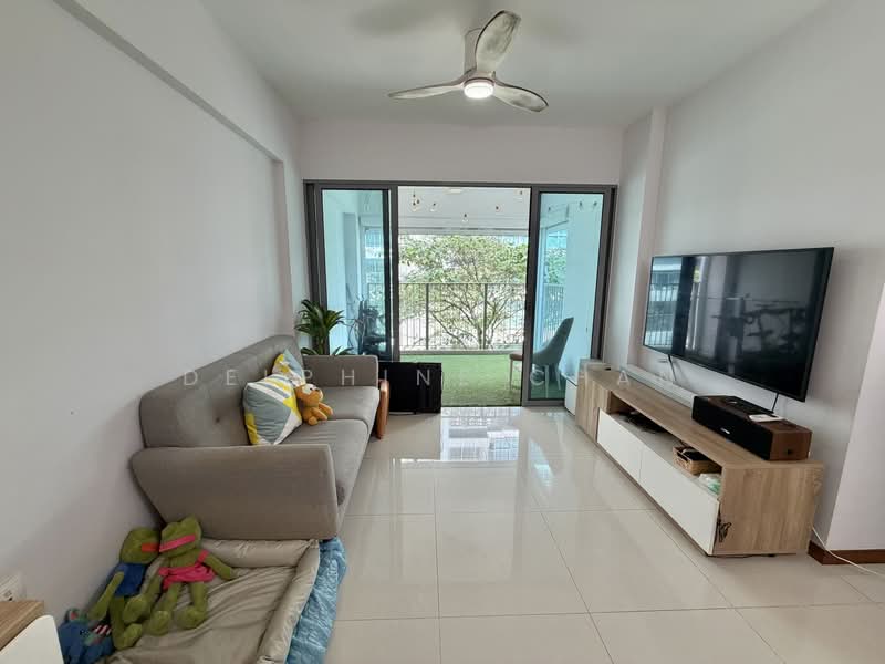 519B Tampines Central 8, 519B Tampines Central 8, 3 Bedrooms, 904 sqft, HDB Flat For Sale, by Delphine Chan, 500226188 - Living Room - PropertyGuru.com.sg