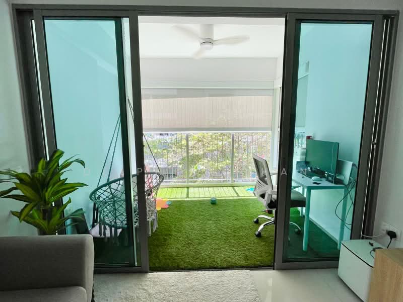 519B Tampines Central 8, 519B Tampines Central 8, 3 Bedrooms, 904 sqft, HDB Flat For Sale, by Delphine Chan, 500226188 - Balcony - PropertyGuru.com.sg