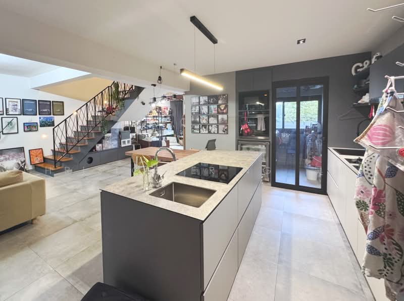 301 Shunfu Road, 301 Shunfu Road, 3 Bedrooms, 1,572 sqft, HDB Flat For Sale, by Christopher Ng 吴锦钊, 500226197 - Kitchen - PropertyGuru.com.sg