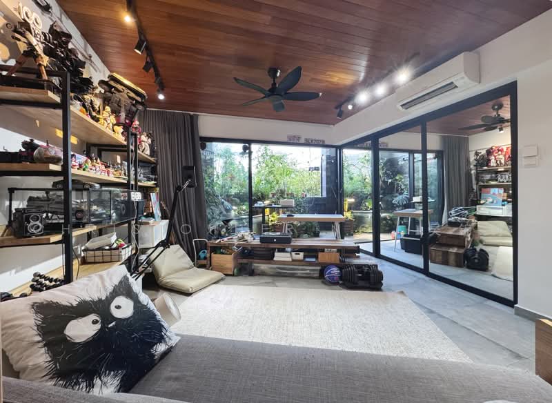 301 Shunfu Road, 301 Shunfu Road, 3 Bedrooms, 1,572 sqft, HDB Flat For Sale, by Christopher Ng 吴锦钊, 500226197 - Living Room - PropertyGuru.com.sg