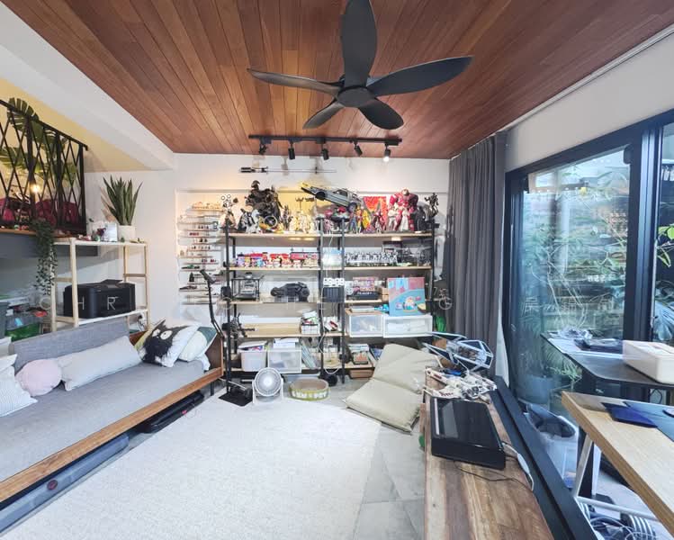 301 Shunfu Road, 301 Shunfu Road, 3 Bedrooms, 1,572 sqft, HDB Flat For Sale, by Christopher Ng 吴锦钊, 500226197 - Living Room - PropertyGuru.com.sg