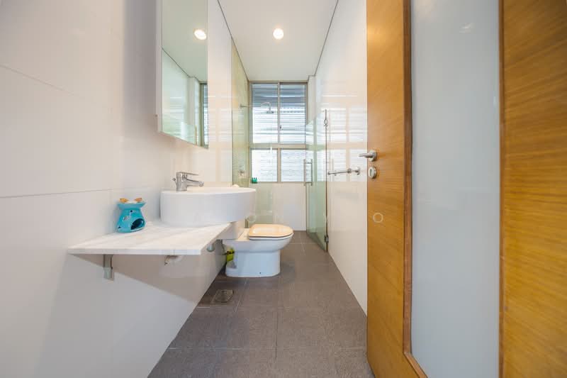 C.H.E.A.P Corner Terrace for Sale D14, , 5 Bedrooms, 3,000 sqft, Corner Terrace For Sale, by Aaron Yeo, 500226207 - Level 3 Common Bathroom - PropertyGuru.com.sg