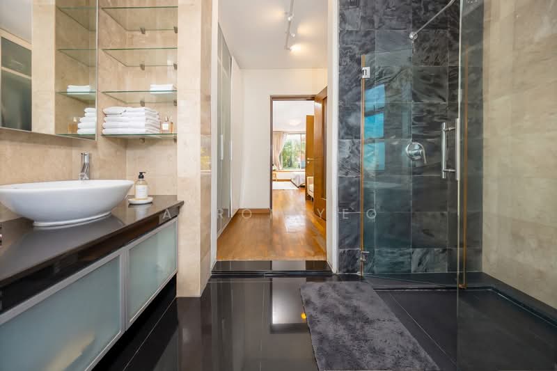 C.H.E.A.P Corner Terrace for Sale D14, , 5 Bedrooms, 3,000 sqft, Corner Terrace For Sale, by Aaron Yeo, 500226207 - Master Bathroom - PropertyGuru.com.sg