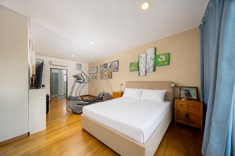 C.H.E.A.P Corner Terrace for Sale D14, , 5 Bedrooms, 3,000 sqft, Corner Terrace For Sale, by Aaron Yeo, 500226207 - Ensuite Bedroom - PropertyGuru.com.sg