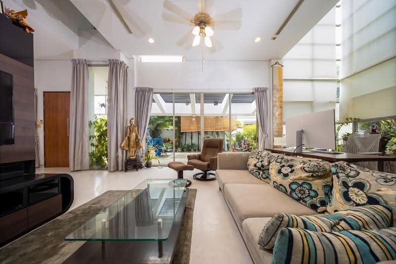 C.H.E.A.P Corner Terrace for Sale D14, Eunos / Geylang / Paya Lebar, 5 Bedrooms, 3,000 sqft, Corner Terrace For Sale, by Aaron Yeo, 500226207 - Living Room - PropertyGuru.com.sg