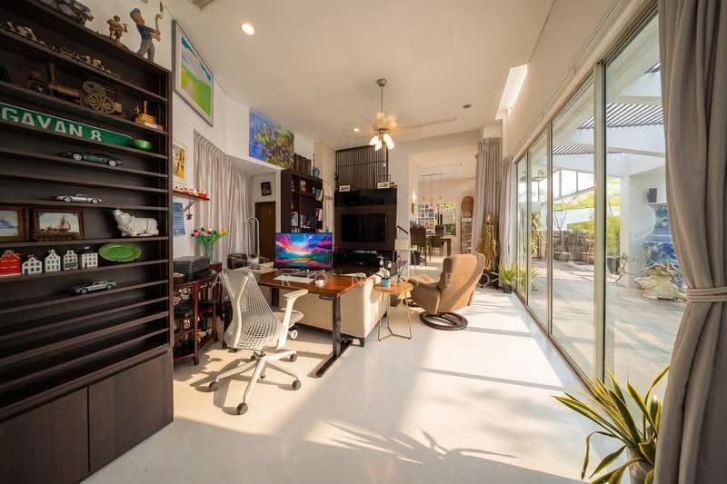 C.H.E.A.P Corner Terrace for Sale D14, Eunos / Geylang / Paya Lebar, 5 Bedrooms, 3,000 sqft, Corner Terrace For Sale, by Aaron Yeo, 500226207 - Study - PropertyGuru.com.sg