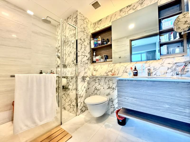 Queens Peak, 3 Dundee Road, Alexandra / Commonwealth, 3 Bedrooms, 840 sqft, Condominium For Sale, by Charissa Yong, 500226231 - Bathroom - PropertyGuru.com.sg