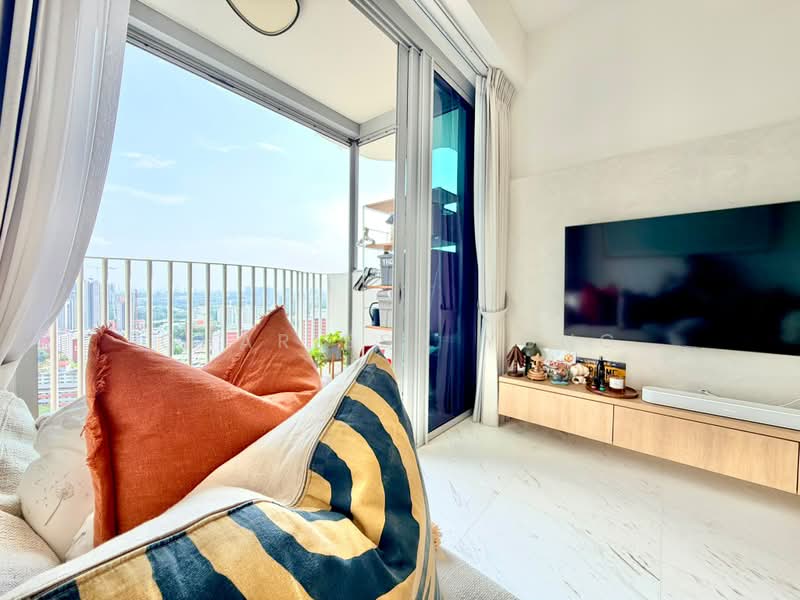 Queens Peak, 3 Dundee Road, Alexandra / Commonwealth, 3 Bedrooms, 840 sqft, Condominium For Sale, by Charissa Yong, 500226231 - Living Room - PropertyGuru.com.sg