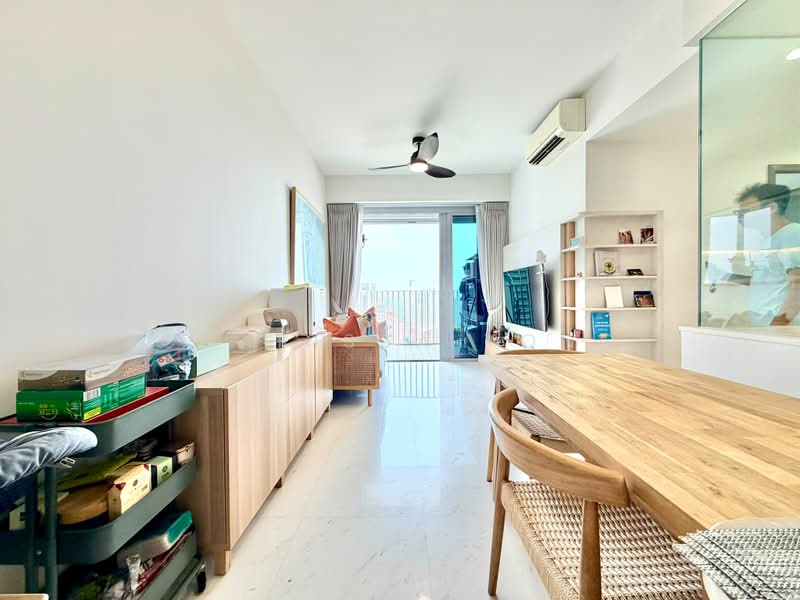 Queens Peak, 3 Dundee Road, Alexandra / Commonwealth, 3 Bedrooms, 840 sqft, Condominium For Sale, by Charissa Yong, 500226231 - Living Room - PropertyGuru.com.sg