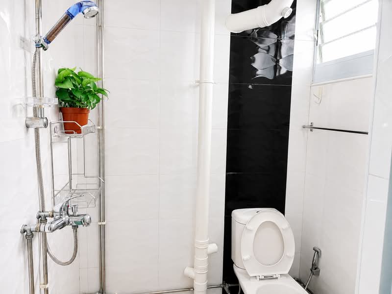235 Bukit Batok East Avenue 5, 235 Bukit Batok East Avenue 5, Room Rental, 200 sqft, HDB Flat For Rent, by Johnson Lim, 500226235 - Bathroom - PropertyGuru.com.sg