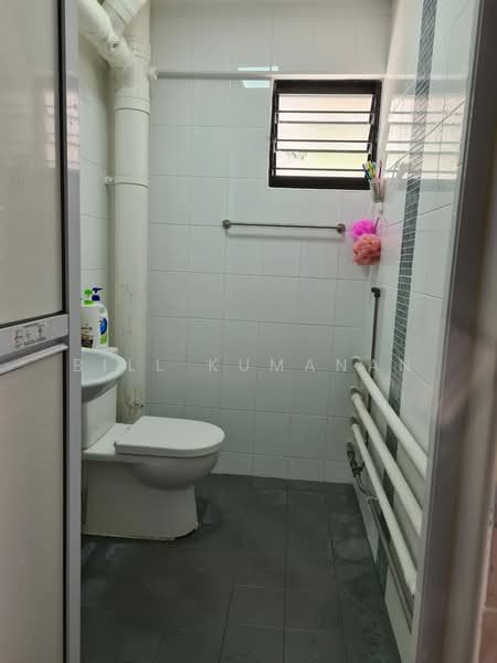 315 Sembawang Vista, 315 Sembawang Vista, 2 Bedrooms, 1,000 sqft, HDB Flat For Rent, by Bill Kumanan, 500226250 - Bathroom - PropertyGuru.com.sg