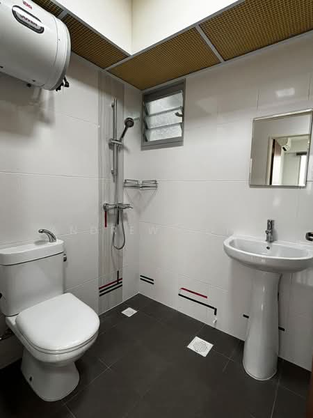 185C Woodlands Street 13, 185C Woodlands Street 13, 2 Bedrooms, 732 sqft, HDB Flat For Rent, by Andrew Yong, 500226259 - Bathroom - PropertyGuru.com.sg