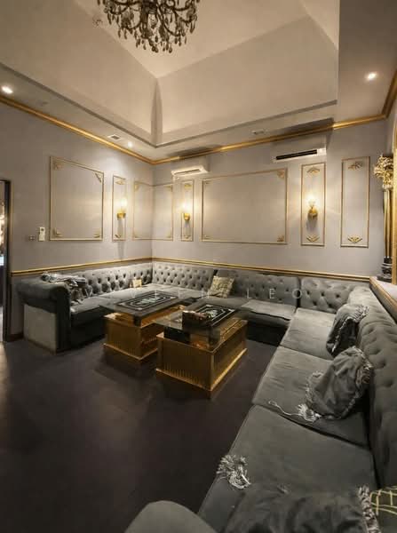 PUB BAR KARAOKE, KTV FLOWER-JOINT, LIVE BAND AT TANJONG PAGAR, Tanjong Pagar Road, Chinatown / Tanjong Pagar, 2,300 sqft, Food & Beverage For Rent, by Viveen Leo, 500226292 - Living Room - CommercialGuru.com.sg