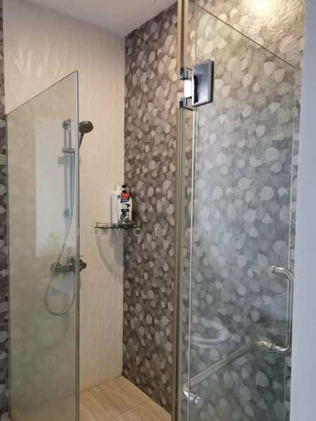 Rare. Single title with 5 units, 25 rooms Apt with facilities for Sale, St Thomas, River Valley, Orchard, 10+ Bedrooms, 12,500 sqft, Good Class Bungalow For Sale, by Joyce Sim, 500226298 - Bathroom - PropertyGuru.com.sg